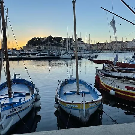 Tres Bel Appartement, Port Sanary, *